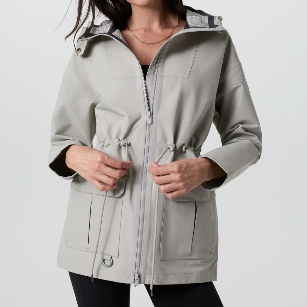 Vuori Pfeiffer Rain Jacket color :Talc NWT
